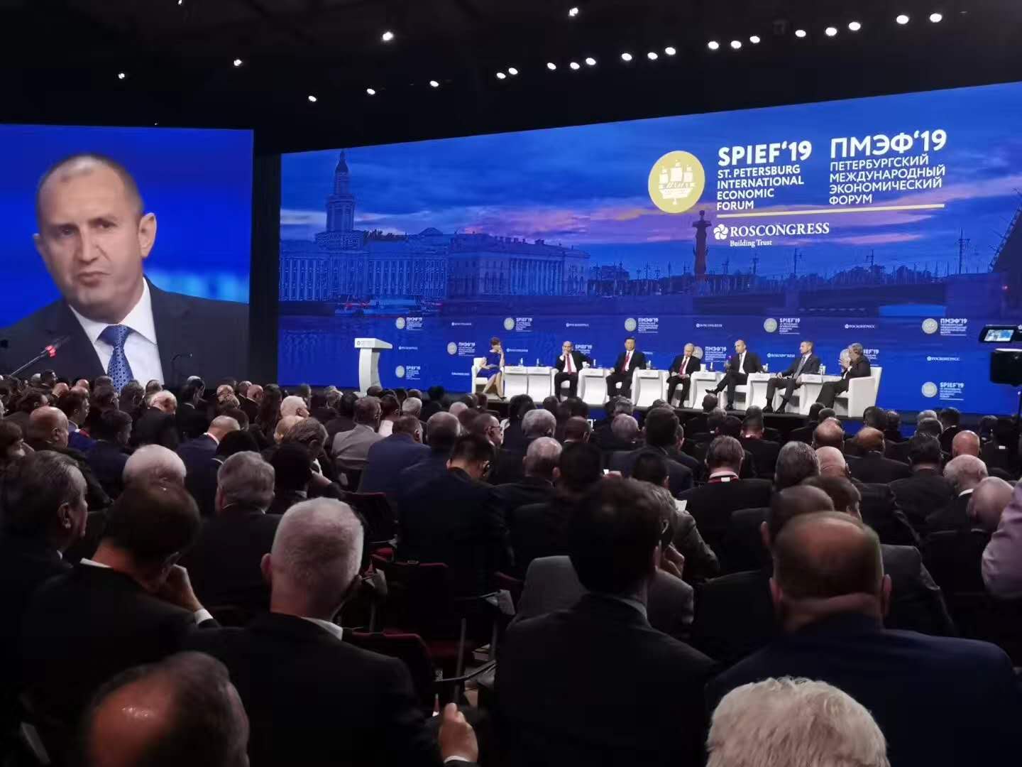 圣彼得堡經(jīng)濟(jì)論壇現(xiàn)場(chǎng)1 (1).jpg